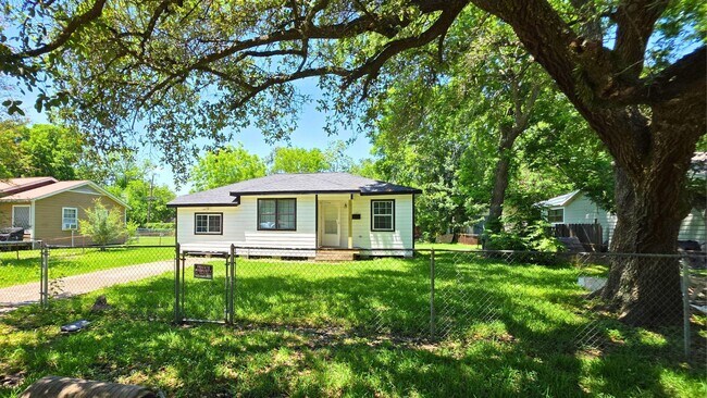 Photo - 502 Azalea Dr