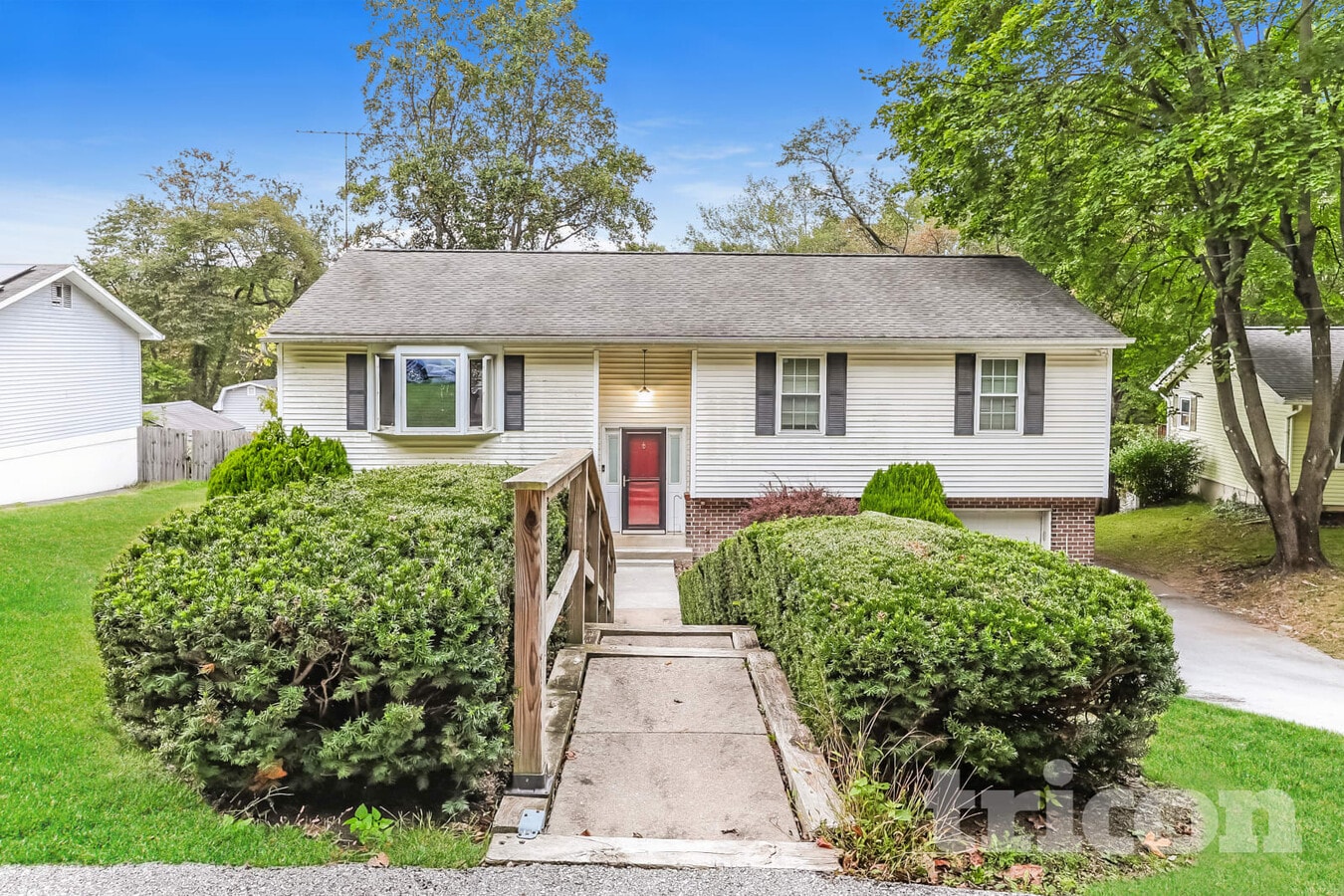 Photo - 1490 Sawmill Rd