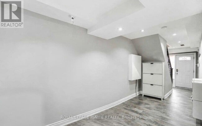 Photo - 147 Enderby Crescent