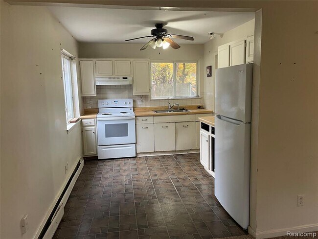 Photo - 6482 Riverdale Rd