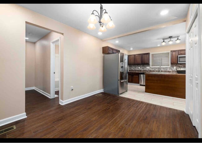 Photo - 1008 E Club Blvd