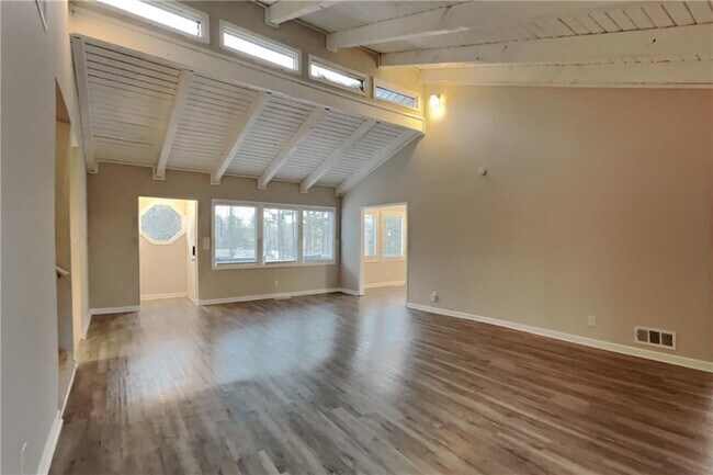 Photo - 252 Paxton Cir