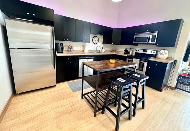 Photo - 213 N Walnut St Unit 1