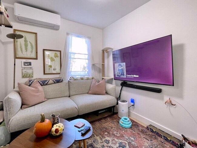 Photo - 379 Monmouth St