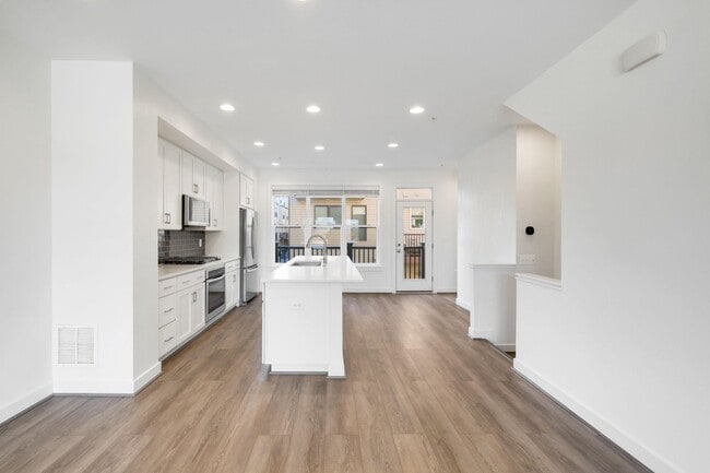 Photo - 16560 Crabbs Branch Way