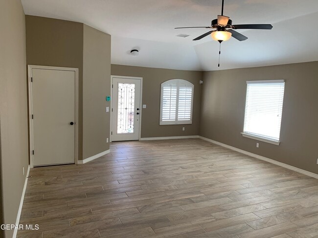 Photo - 13668 Garforth Ave