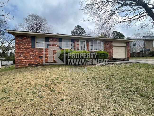 Solid Three Bedroom Home in West Macon - Solid Three Bedroom Home in West Macon