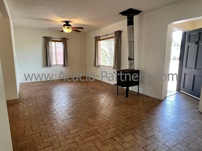 Building Photo - Spacious Two Bedroom