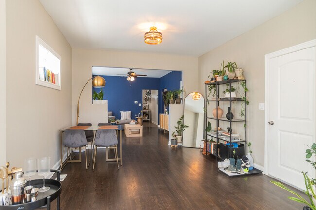 Photo - 2906 N Harding Ave Unit 1