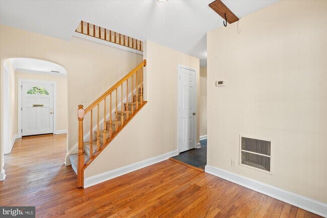 Photo - 16 E Braddock Rd