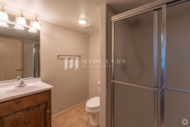 Building Photo - Beautiful Duplex Rental