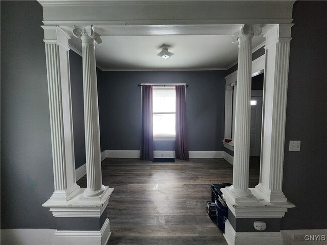 Photo - 137 W Schuyler St