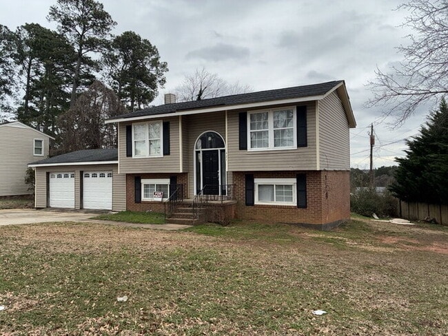 Building Photo - "Spacious 5-Bedroom Haven with 3 Baths and 3100 Sq Ft of Comfort in Easley!"