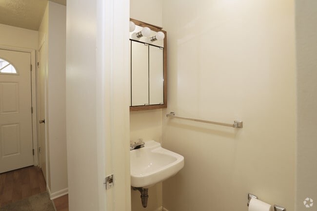 2BR - Half Bath - Briarcliff Manor Apartments and Townhomes