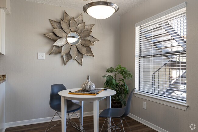 1x1 - Dining room - Hullabaloo