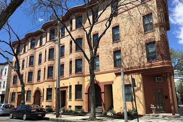 Building Photo - 112 Willow St Unit 1