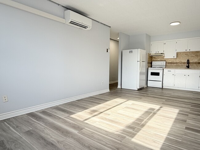 Photo - 360 Tecumseh Rd W Unit 306