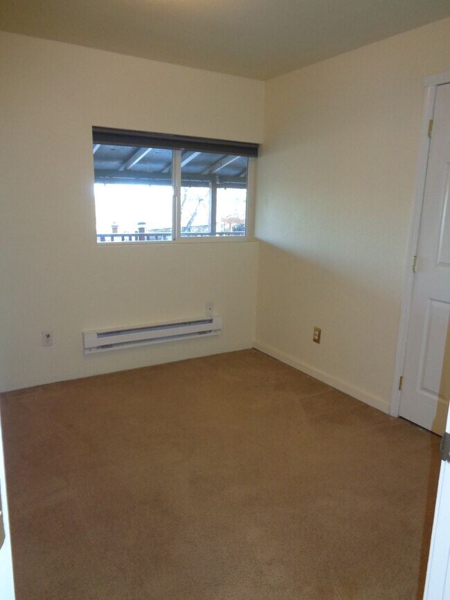 Photo - Spacious 5-Bedroom Home with Fenced Backya...