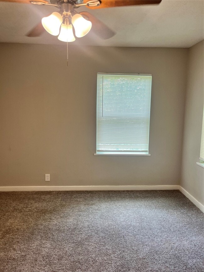 Building Photo - 1001 Mac Dr Rental