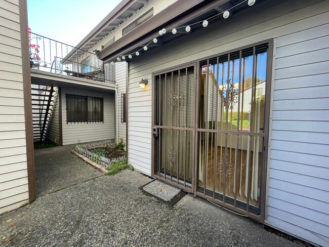 Photo - 2Bd/2Ba Unit Located in a Lovely Private Neighborhood in Happy Valley ~ Detached Garage, Washer &...