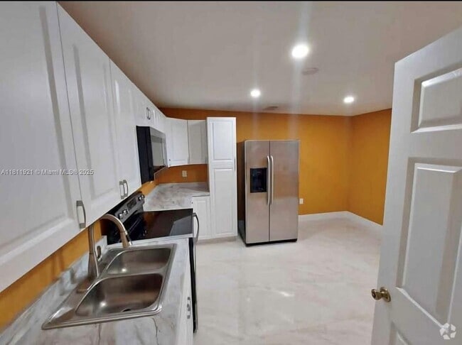 Building Photo - 1050 SW 137th Ct Unit 1 Rental