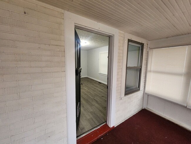 Photo - Adorable 2 bedroom 1 bath with spacious closets, detached garage, and updated floors!!