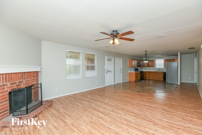 Photo - 1000 Bumble Bee Dr