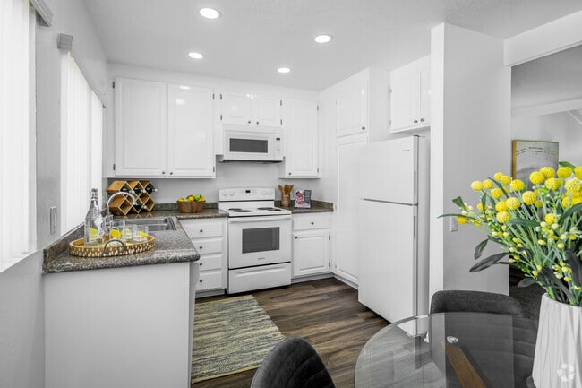Plan G 2BR, 2BA - 971SF - Kitchen