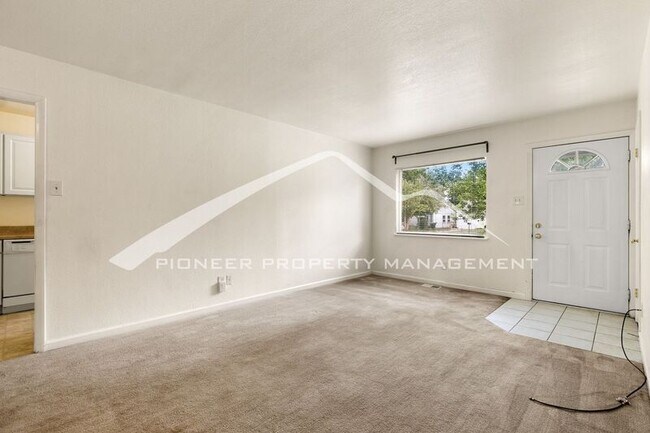 Photo - 3273 S Forest St