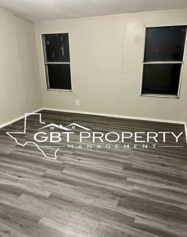 Photo - Spacious 3 bed 2 bath single wide on an ov...