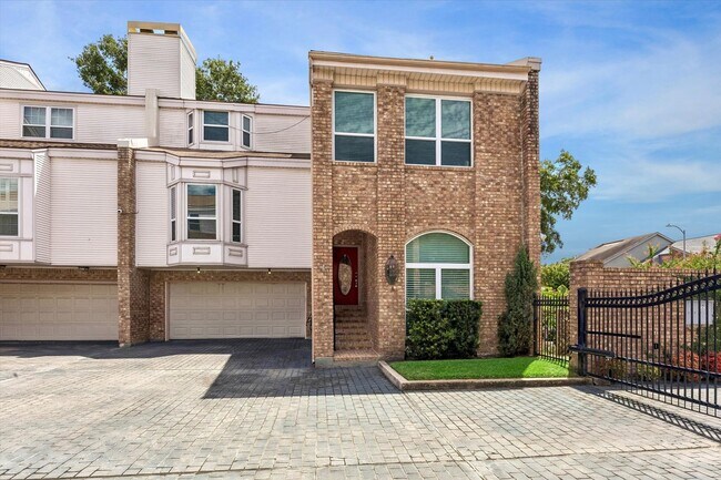 1017 Nantucket Dr