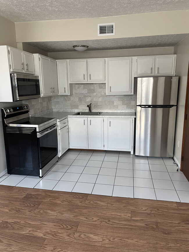 Photo - 210-212 S Melville Ave Apartments