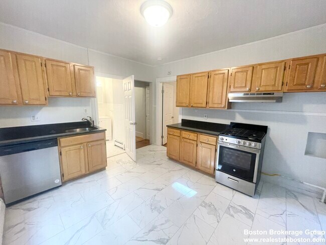 Building Photo - 21 Howell St Unit #2 Rental