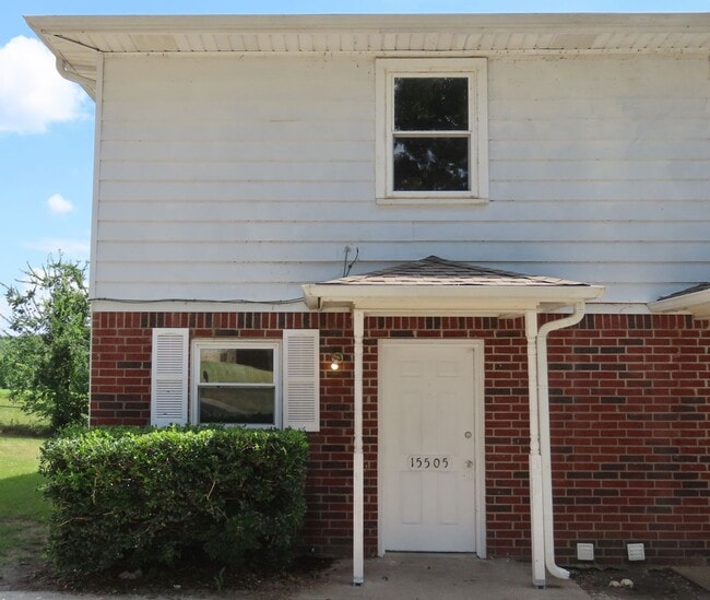 Building Photo - Quaint 2 Bedroom 1.5 Bath in a Country Set... Rental