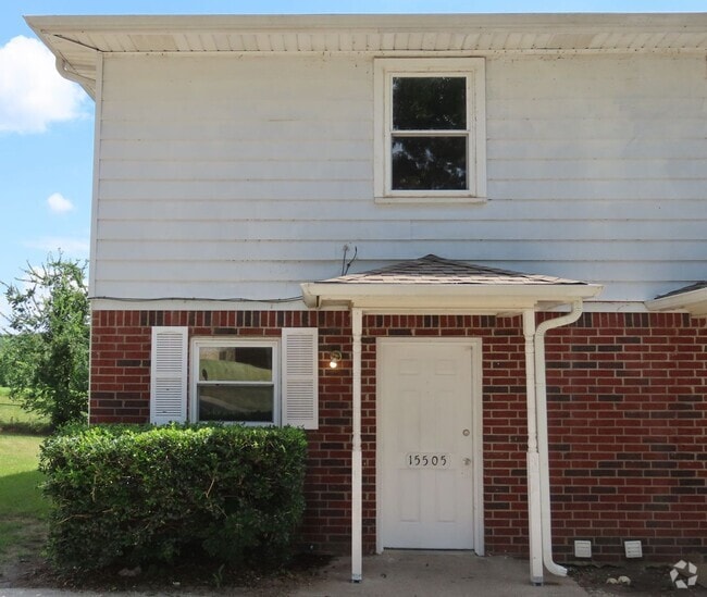 Building Photo - Quaint 2 Bedroom 1.5 Bath in a Country Set... Rental