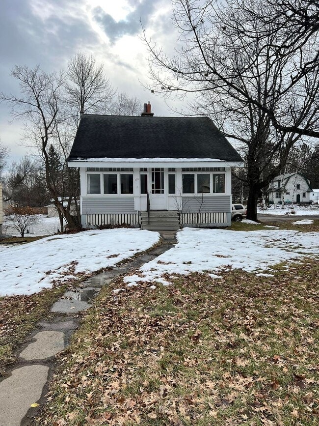 Building Photo - 420 W Arrowhead Rd