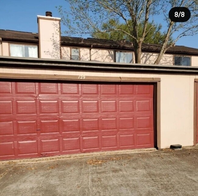 12300-12300 Brookglade Cir