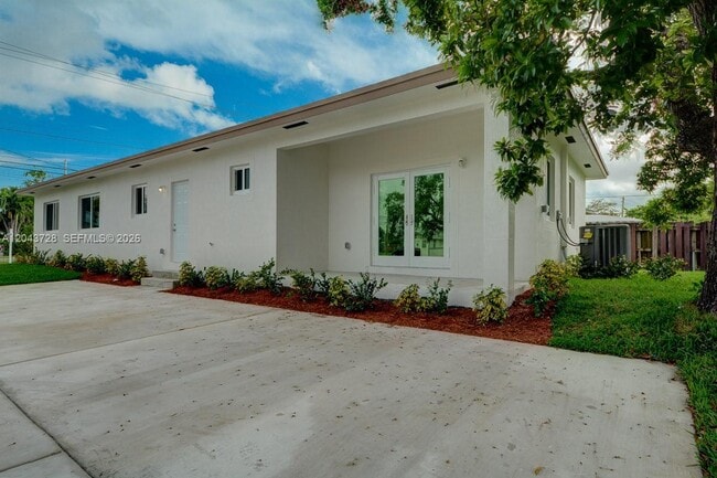 Building Photo - 312 Phippen Waiters Rd