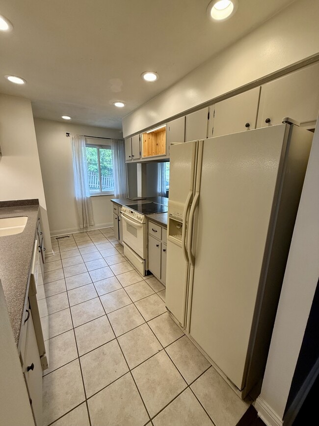 Photo - 3049 E Stroop Rd