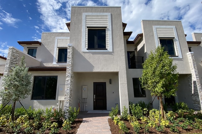 Building Photo - 858 NE 211th St