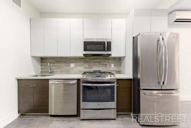 Photo - Stunning NEW 2 BED in Cobble Hill! Unit 4R