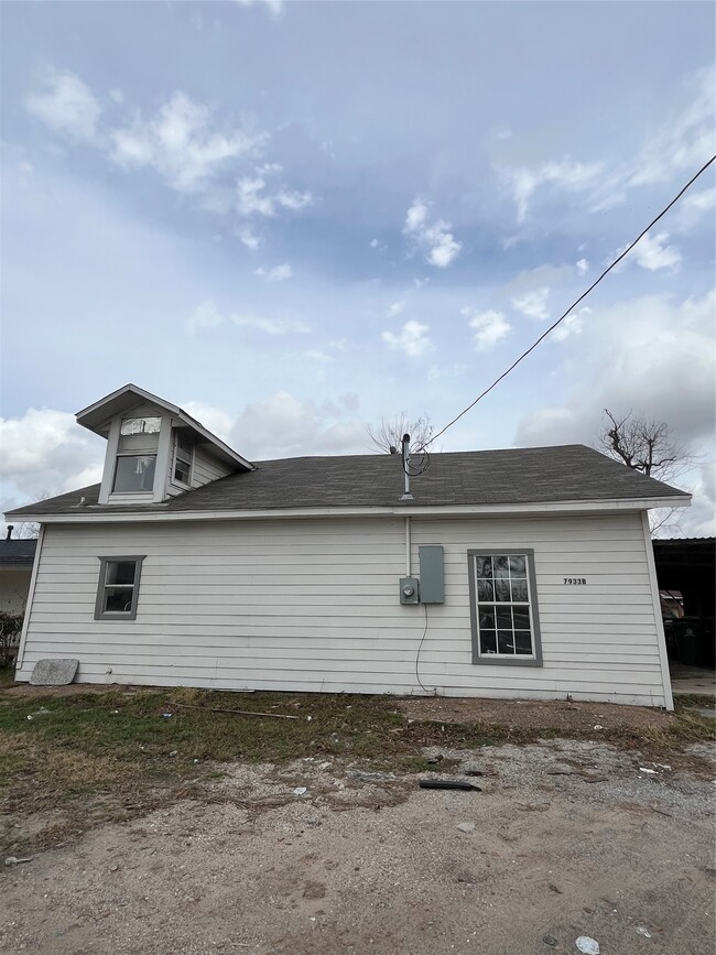 Building Photo - 7933 Brays St Unit B