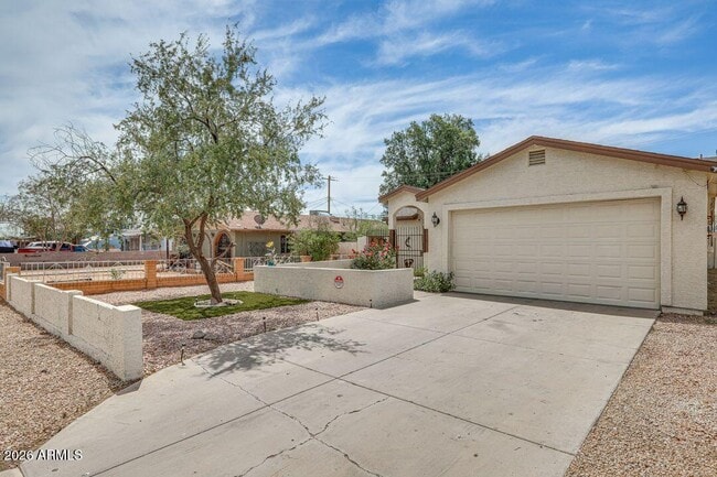 Photo - 2919 W Palm Ln