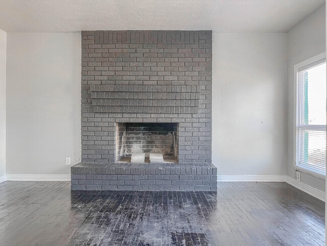 Photo - 3305 Itasca St