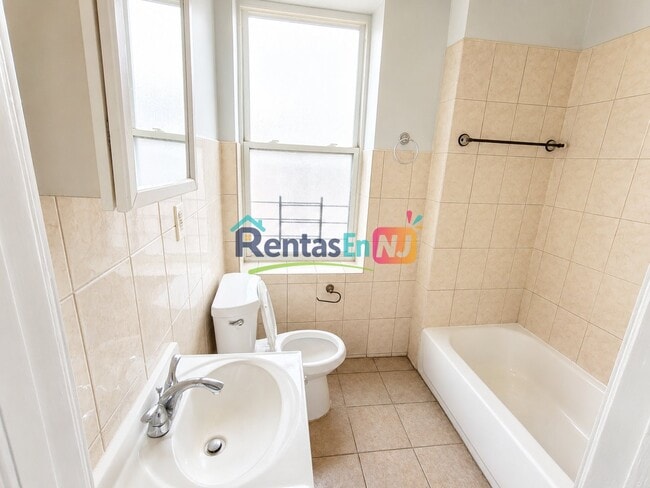 Photo - 279 Goldsmith Ave Unit H4