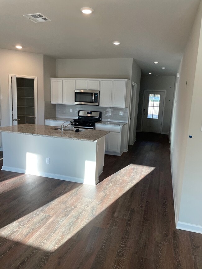 Photo - 44048 Parker Blvd