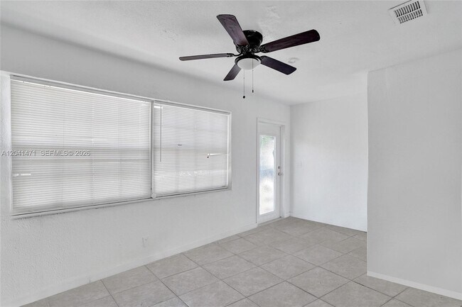 Photo - 701 SW 7th St