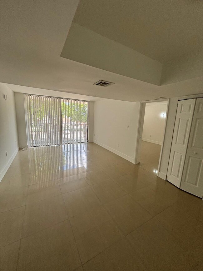 Building Photo - 8002 SW 149th Ave Unit B304