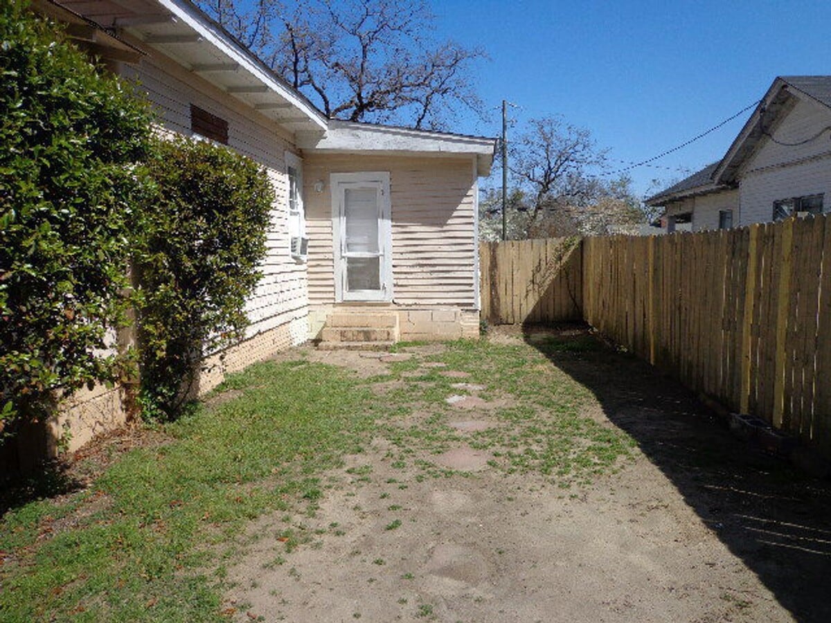 Photo - Charming 1BR Efficiency in Summerville Near Downtown & Hospitals