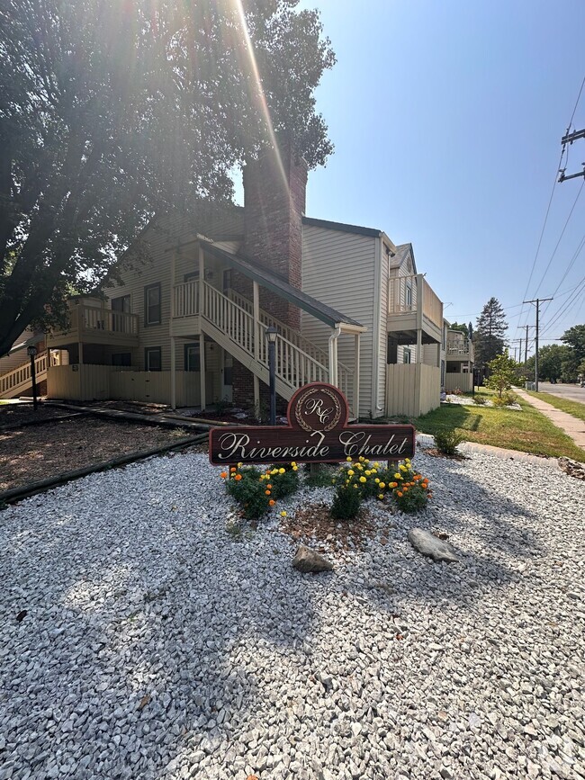 Building Photo - $925 - 2 bedroom 1 bath - Beautiful apartm... Unit 869 Nims - 3 Rental